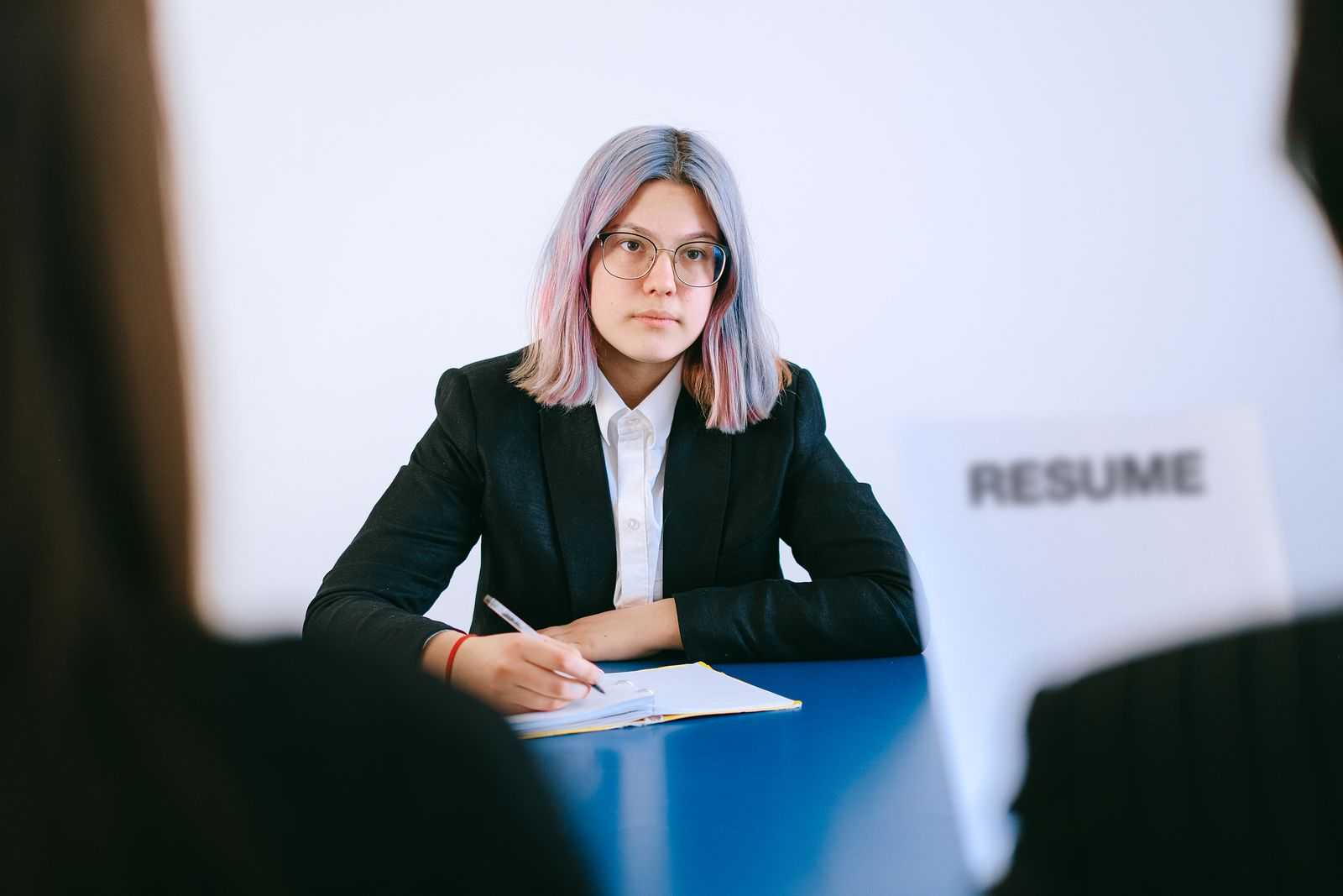 Stratégies concrètes pour obtenir un premier contact quand on ne connaît personne dans le 